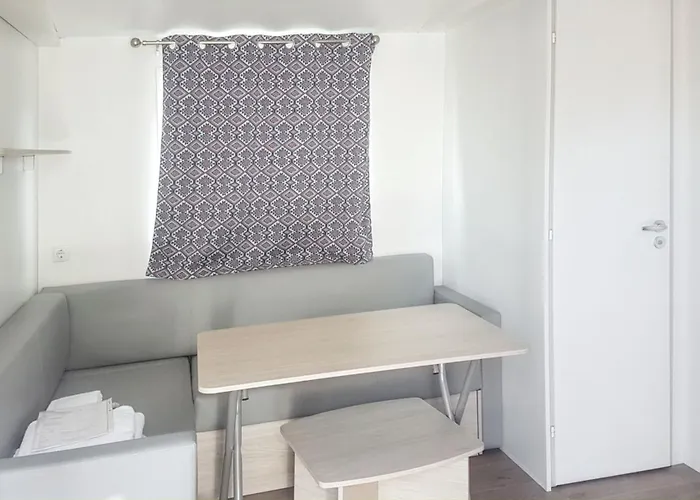 度假居 With Shared Pool In + 30 M² + Pool. *