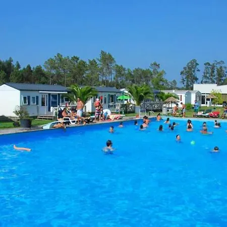 With Shared Pool In + 30 M² + Pool. Semesterbostad