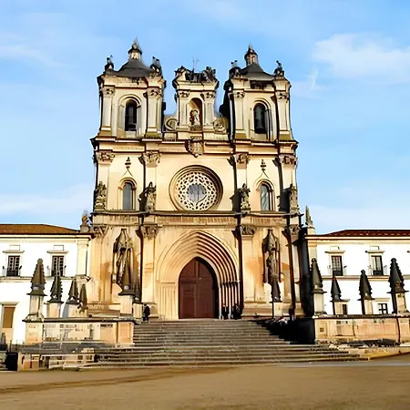 Semesterbostad With Shared Pool In + 30 M² + Pool. Pataias