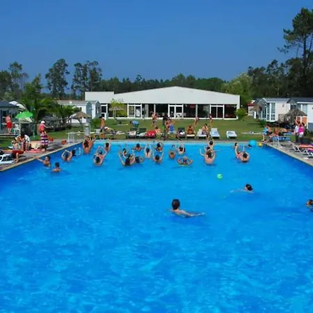 Ferienhaus With Shared Pool In + 30 M² + Pool. Pataias