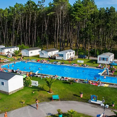Casa vacanze With Shared Pool In + 30 M² + Pool. Pataias