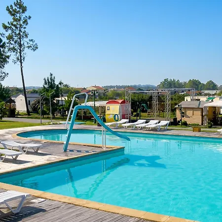 With Shared Pool In + 30 M² + Pool. פטיאס
