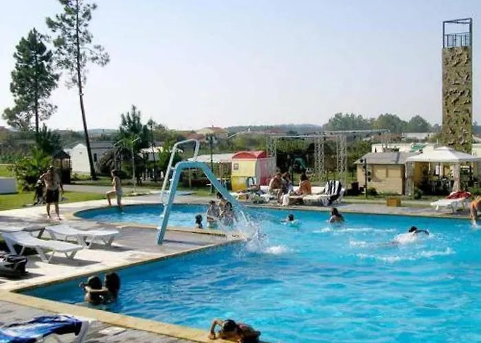 With Shared Pool In + 30 M² + Pool. Casa de Férias *