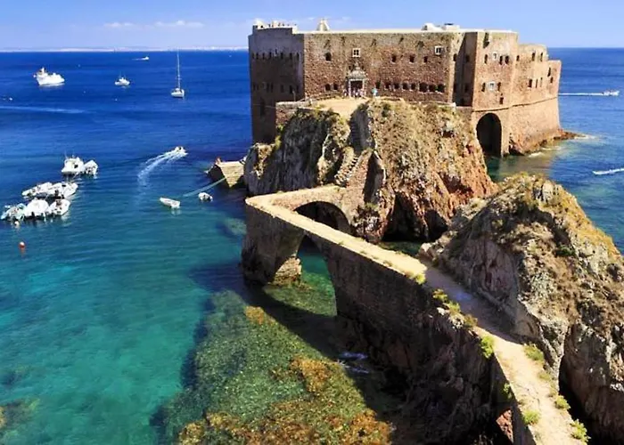 With Shared Pool In + 30 M² + Pool. Casa de Férias Pataias