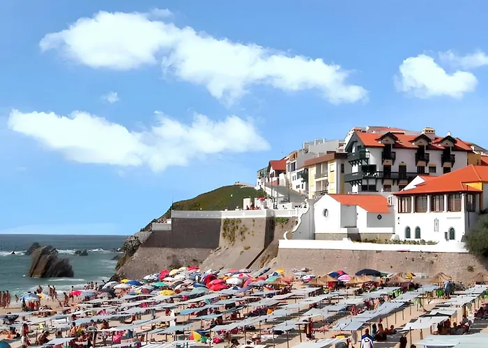 With Shared Pool In + 30 M² + Pool. Casa de Férias Pataias